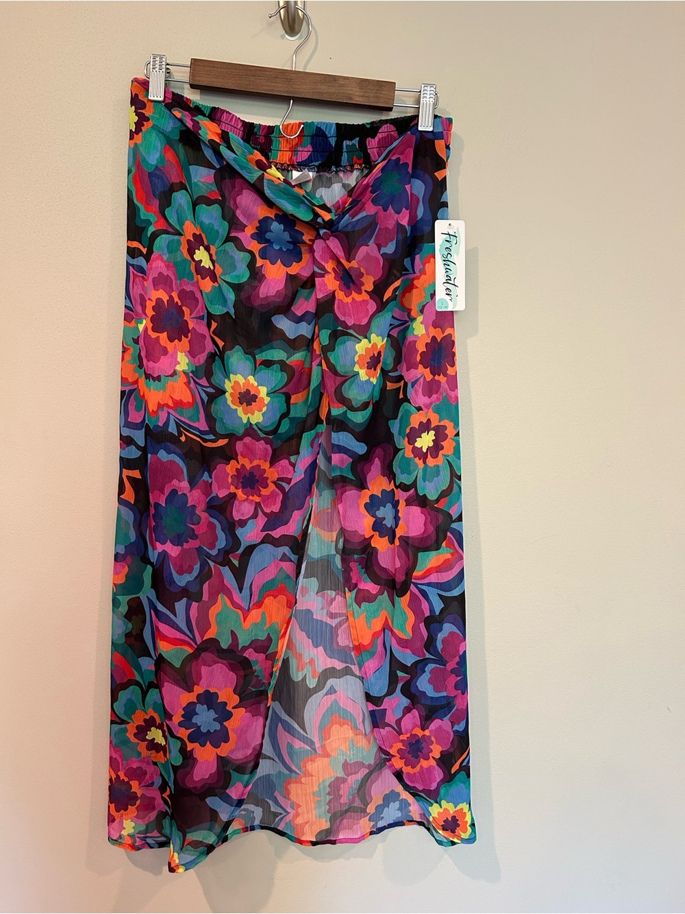 Freshwater brand beach swim coverup skirt. NWT originally from Kohls. Size L